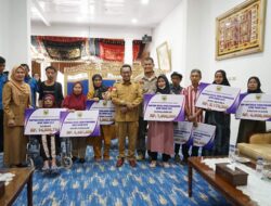 Pemkab Tanah Datar Salurkan Bantuan Sosial untuk 18 orang Penerima yang Berhak