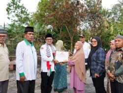 Pemkab Tanah Datar Bersama BAZNAS Bantu Korban Musibah Kebakaran di Lubuak Jantan