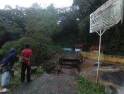Satu Buah Jembatan Putus Dilanda Air Bah di Nagari Pariangan
