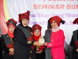 Pengurus Bundo Kanduang Luar Negeri (BKLN) Dikukuhkan pada Acara Festival Pesona Minangkabau di Batusangkar