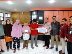 Bupati Tanah Datar Serahkan Secara Simbolis Bantuan El Nino dari Kemensos RI untuk 21.719 KK