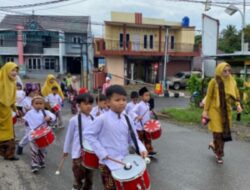 Hebat, TK Kemala Bhayangkari Batusangkar Gelar Pawai dan Pasar Tradisional