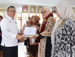 Sekda Iqbal Ramadi Payana Kukuhkan Guru Penggerak dan Guru Rekognisi di Tanah Datar