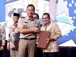 Bupati Tanah Datar Terima Penghargaan BPHTB dan Sertifikasi Tanah Ulayat dari Mentri ATR/BPN