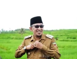 Bupati Eka Putra Himbau Petani Percepat Olah Tanah dan Tanam Padi