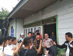 Bupati Tanah Datar Letakkan Batu Pertama Bedah Rumah di Padang Magek, Rambatan