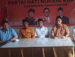 Richi Aprian Pendaftar Pertama di Partai Hanura Tanah Datar sebagai Calon Bupati