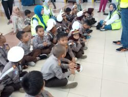 Murid TK Bhayangkari Batusangkar Gelar Wisata Edukasi ke Bandara BIM dan Stasiun Kereta Api
