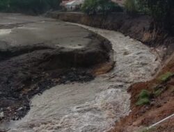 Beberapa Unit Rumah di Perumahan Rizano Bukit Gombak Rusak Dilanda Banjir Bandang, Air PDAM juga Tidak Mengalir Disana
