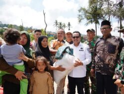 Bupati Tanah Datar Bersama Rombongan Tinjau Korban Galodo di Batipuh dan X Koto