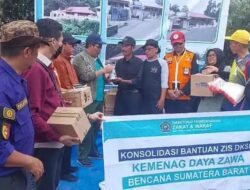 Direktur Pemberdayaan Zakat dan Wakaf Kemenag RI Serahkan Bantuan sebesar Rp180 juta untuk Korban Bencana di Tanah Datar