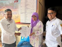 Dinas Dukcapil Tanah Datar Serahkan Dokumen Korban yang Hilang Karena Banjir Lahar Dingin