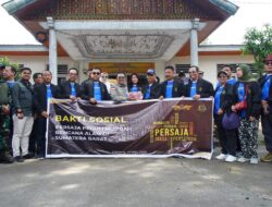 Bupati Sambut Persatuan Jaksa Indonesia Memberikan Donasi untuk Korban Galodo di Tanah Datar