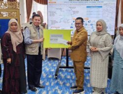 Minang Diaspora Berikan Bantuan Beasiswa untuk Korban Terdampak Galodo di Tanah Datar