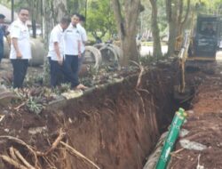 Beberapa Drainase di Komplek Perkantoran Pemda Tanah Datar Diperbaiki untuk Antisipasi Banjir