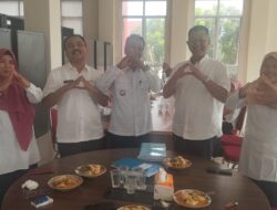 Kadis Perpustakaan dan Arsip Thamrin Lepas Masa Purna Tugas  Anggotanya Nela Anggraini