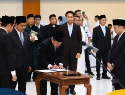 Menteri Nusron Jadi Saksi Pelantikan Pejabat Generasi Pertama di Kantor Komunikasi Kepresidenan