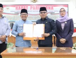 Sidang Paripurna DPRD Tanah Datar Setujui APBD Tahun 2025