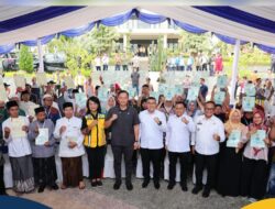 Tegaskan Kepastian Hukum Tanah Warga Negara, Menko AHY dan Wamen Ossy Serahkan Sertifikat Tanah untuk Warga Lebak