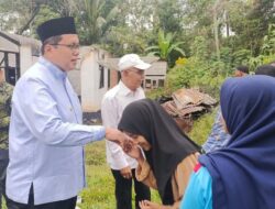 Wabup Tanah Datar Ahmad Fadly Tinjau Lokasi Kebakaran di Koto Tangah Saruaso dan Berikan Bantuan