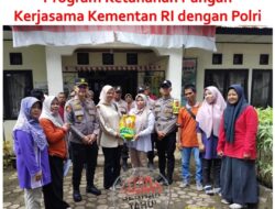 18 Kelompok Tani di Kecamatan Lima Kaum Terima Hibah Bibit Jagung Hibrida atas Kerjasama Kementan RI dengan Polri