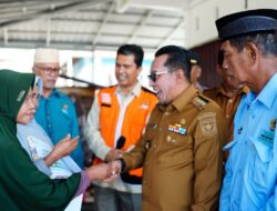 Bupati Eka Putra Salurkan Bantuan untuk Korban Angin Puting Beliung di Padang Jaya, Nagari Salimpaung