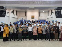 Rektor UIN Batusangkar Serahkan SK Kepada 29 Orang CPNS yang Diterima di UIN Batusangkar