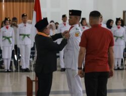 Bupati Eka Putra Kukuhkan 63 Orang Paskibraka untuk Bertugas Besok Sebagai Pengibar Bendera