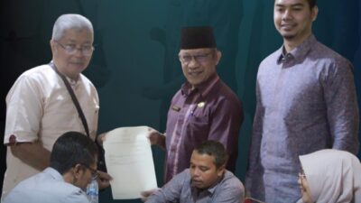 Kantor BPN Tanah Datar Serahkan Sertifikat PTSL Kepada Masyarakat Padang Ganting