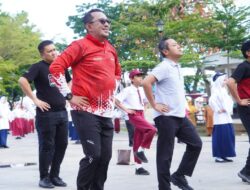 Wamendikdasmen RI Senam Bersama dengan Bupati Serta Ratusan Siswa SD di Lapangan Cindua Mato Batusangkar