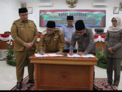 DPRD Bersama Bupati Tanah Datar Tandatangani Nota Kesepakatan KUA PPAS