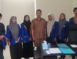 Kadis Perpustakaan dan Kearsipan Pemkab Tanah Datar Lepas Mahasiswa UIN Batusangkar yang Sudah Mengikuti PPL