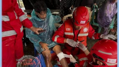 PMI Tanah Datar Salurkan Bantuan 110 Selimut dan 45 Matras untuk Korban Terdampak Banjir, Longsor dan Galodo