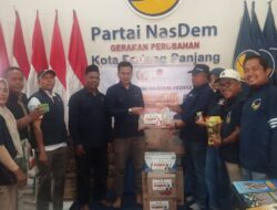 DPD Partai Nasdem Tanah Datar Serahkan Bantuan Bencana kepada Pengurus DPD Nasdem Padang Panjang untuk Disalurkan