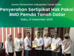 Kantor Pertanahan Kabupaten Tanah Datar Serahkan 60 Sertipikat Hak Pakai BMD kepada Pemerintah Daerah