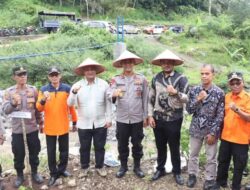 Kapolres Tanah Datar Bersama Forkopimda Tanam 1.000 Pohon di Lokasi Rawan Banjir Bandang