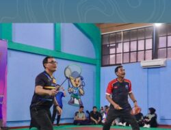 Sekjen ATR/BPN Ikuti Laga Eksibisi Pembukaan Kejuaraan Bulutangkis HUT ke-54 KORPRI