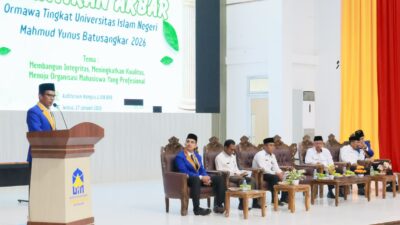 Rektor Lantik 21 Pengurus Organisasi Kemahasiswaan UIN MY Batusangkar Periode 2026, Mahasiswa Diminta Hadirkan Program Berdampak
