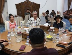 Sekda Tanah Datar Terima Audiensi Program Pertukaran Pelajar Yari School Finlandia