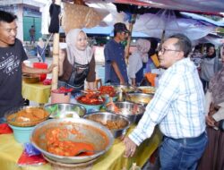 Tinjau Pasar Pabukoan, Bupati Eka Putra Ingatkan Pedagang Untuk Tidak Menggunakan Bahan Berbahaya