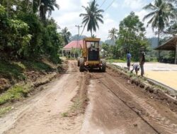 Dinas PUPRP Tanah Datar Perbaiki Jalan di Nagari Tanjung Barulak, Kec.Tanjung Emas