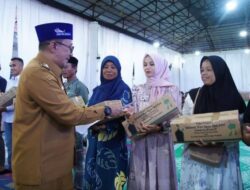 Berbuka Bersama Petugas Kebersihan, Bupati Eka Putra Ingatkan Kebersihan Tanggung Jawab Bersama