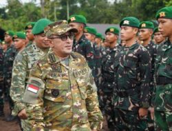 542 Prajurit Yonif TP 951/Pandeka Marapi Disambut Upacara di Simawang