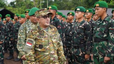 542 Prajurit Yonif TP 951/Pandeka Marapi Disambut Upacara di Simawang