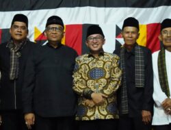 Doa Bersama Menaiki Rumah Gadang Wamenaker RI, Bupati Eka Putra: Adat Harus Tetap Dilestarikan