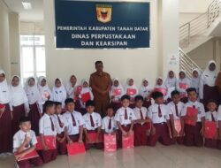 Sebanyak 31 Orang Murid SDN 10 Baringin Kunjungi Perpustakaan Daerah Tanah Datar
