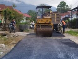 Dinas PUPRP Tanah Datar Lakukan Perbaikan Jalan di Kec.Salimpaung
