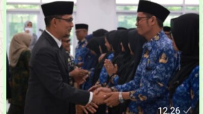 Sekda Tanah Datar Lantik Pejabat Manajerial dan Serahkan SK Kepala UPTD TK serta Kepala UPT SD dan SMP