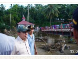 Pasca Luapan Batang Tompo, Bupati Eka Putra dan BPJN Sumbar Tinjau Jembatan Rusak di Taluak