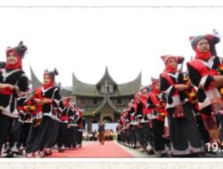 180 Baju Milik Kebanggaan Masyarakat Nagari Padang Magek Sita Perhatian Pengunjung Festival Minangkabau